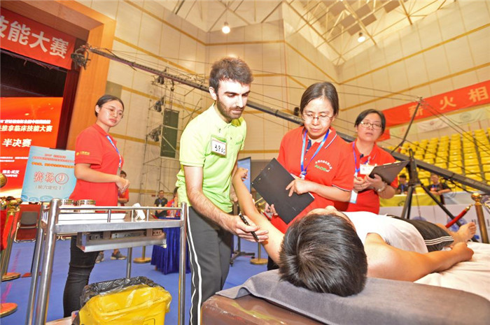 学校境外学生陶山菊在比赛中